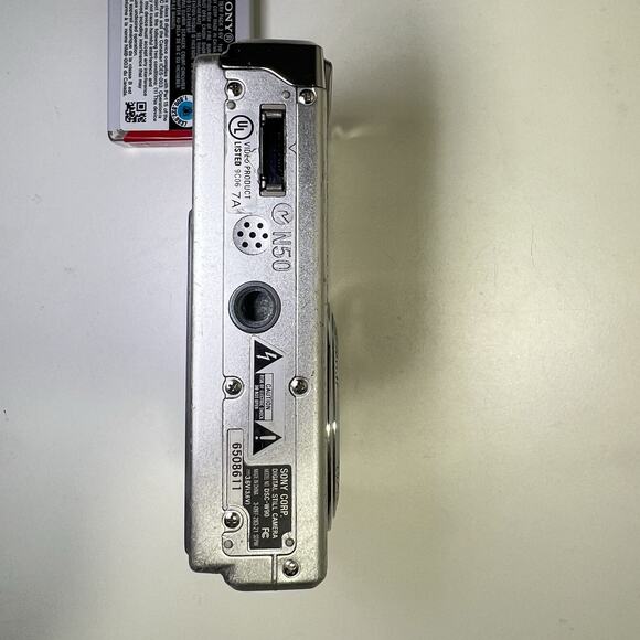 Sony Cyber-shot DSC-W90 8.1MP CCD Carl Zeiss Lens Compact Digital Camera *READ* - Picture 5 of 14